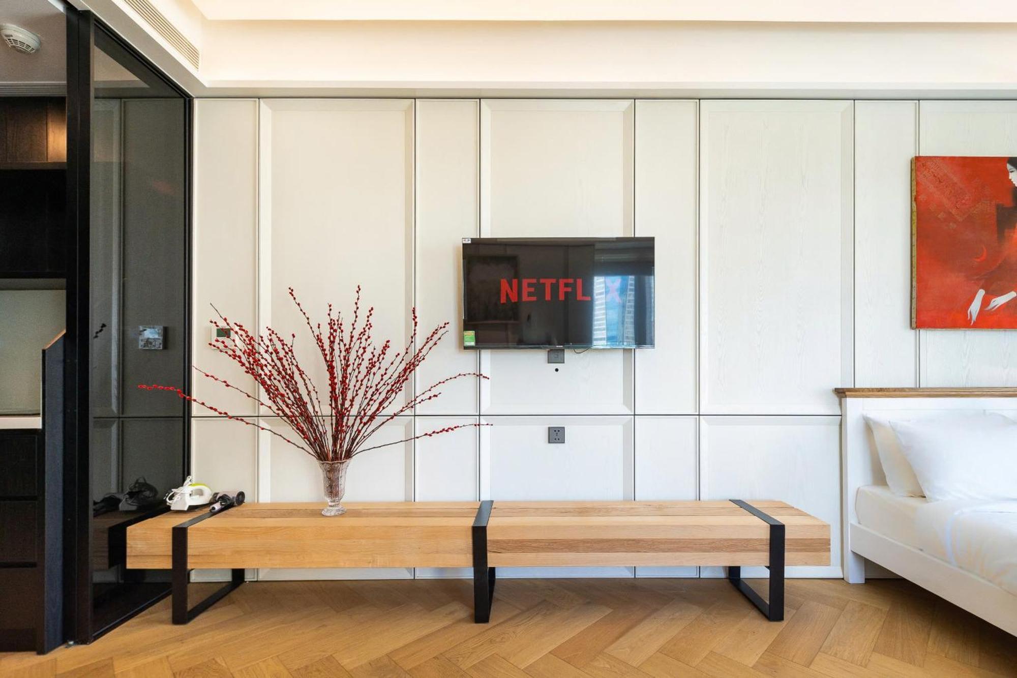 The Manor 2 River View, Near Landmark 81, Free Pool Access Apartment